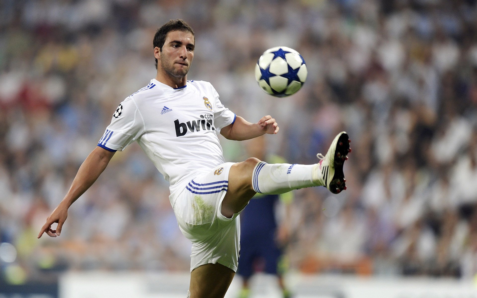 2026世界杯焦点战，克罗地亚格子军团连续得分压制英格兰，战术纪律铸就经典逆转