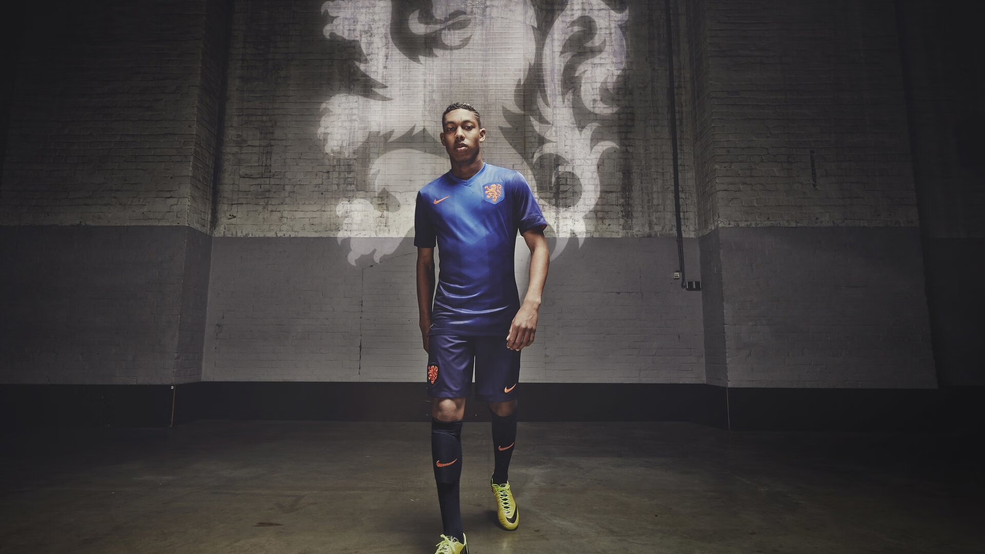 英超争冠焦点战，曼城利物浦巅峰对决，安哥拉淘汰赛过关日本折射足球多元魅力